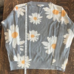 Davi & Dani Floral Sweater